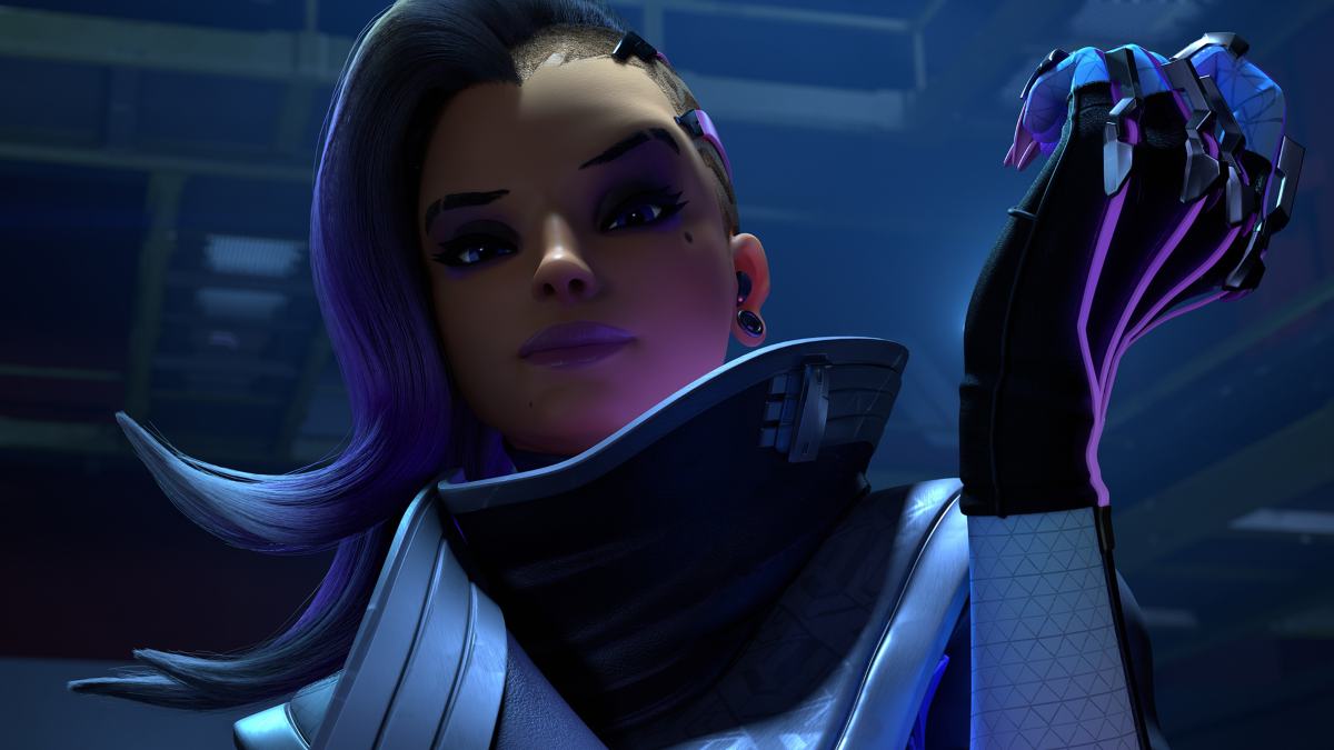 A close up shot of Sombra raising her eyebrow at the camera while posing her hand next to her head