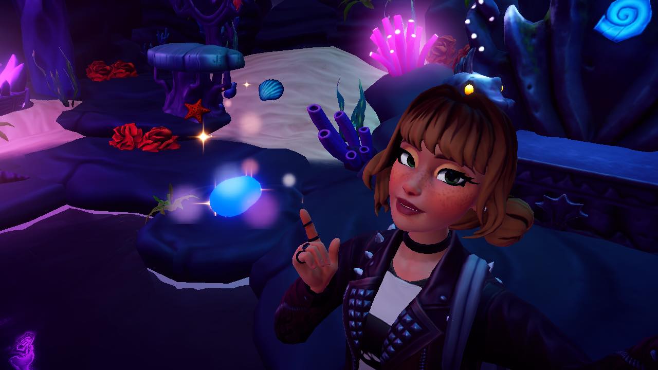 The player taking a selfie with the Blue Potato in Ursula's house.