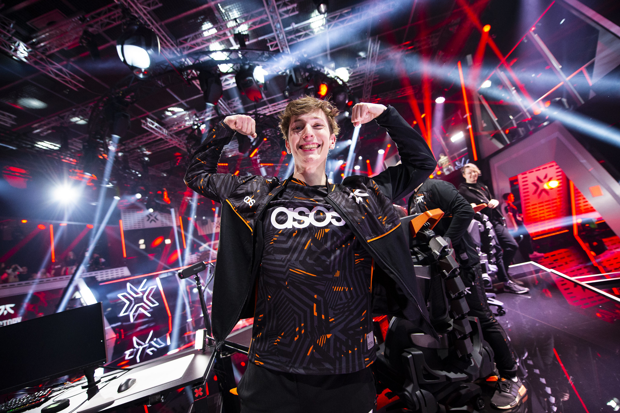 VALORANT pro Boaster flexing on stage