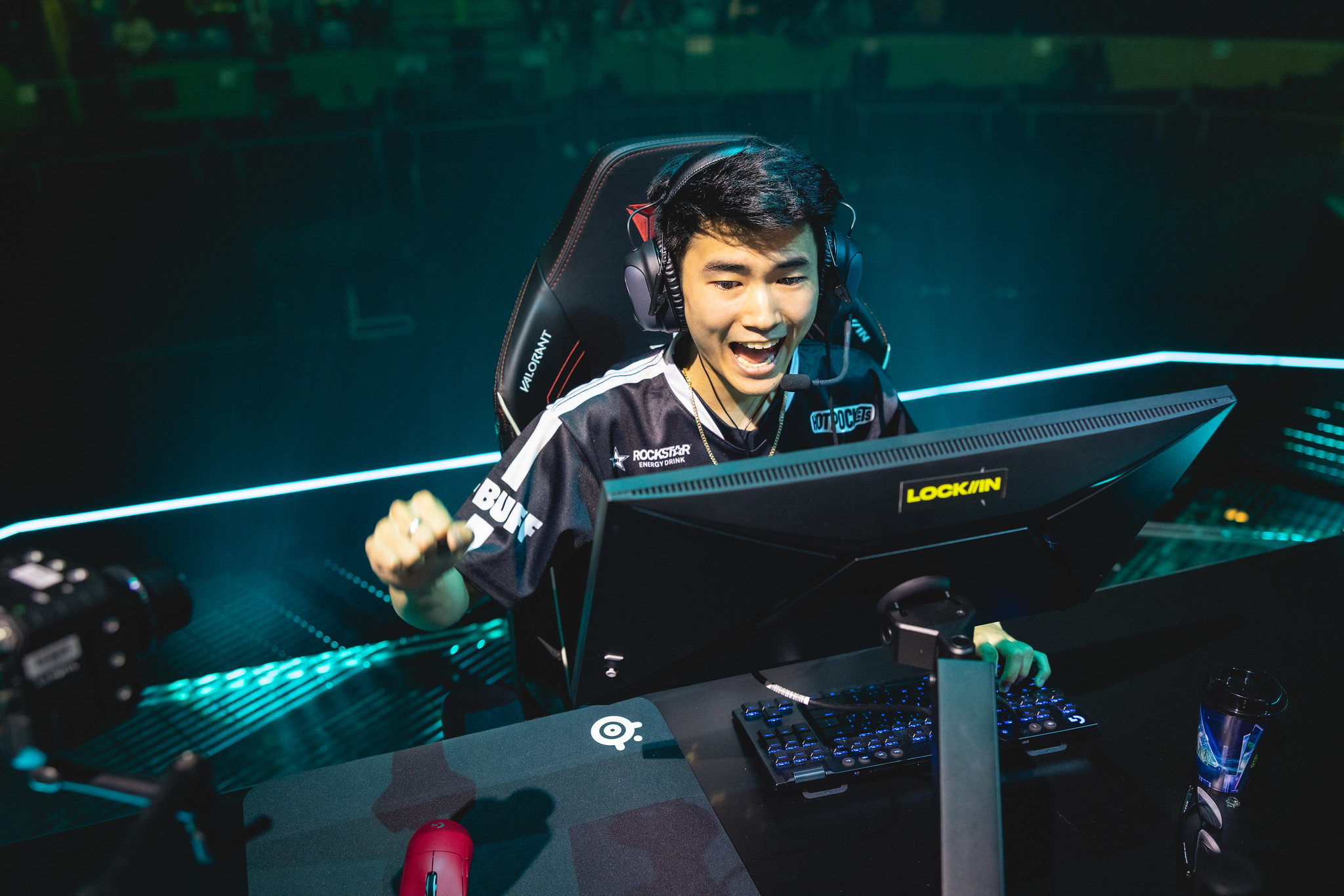 Image of VALORANT Pro s0m at a LAN event.