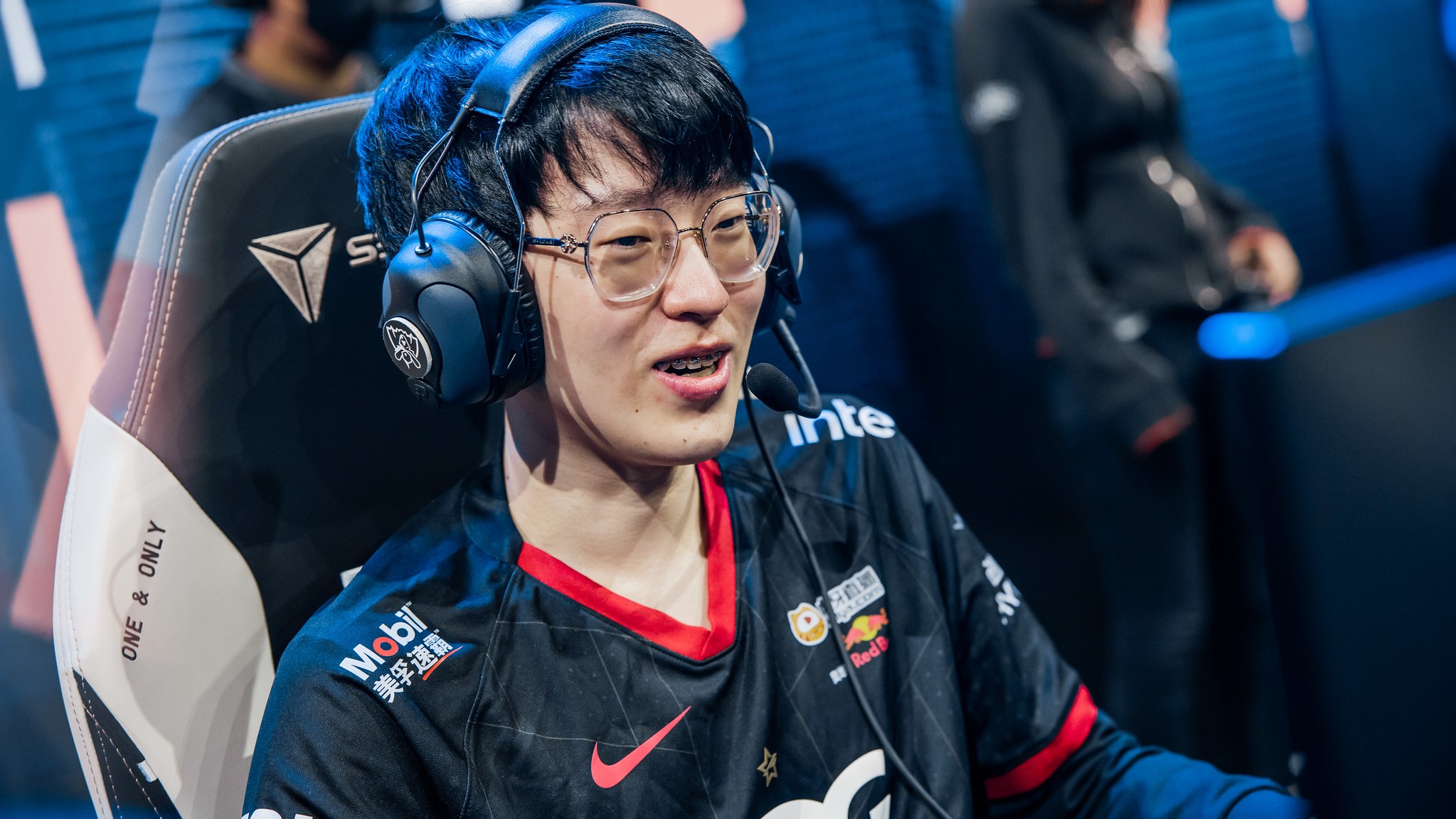 Scout smiling and competing on Worlds 2022 quarterfinals stage.