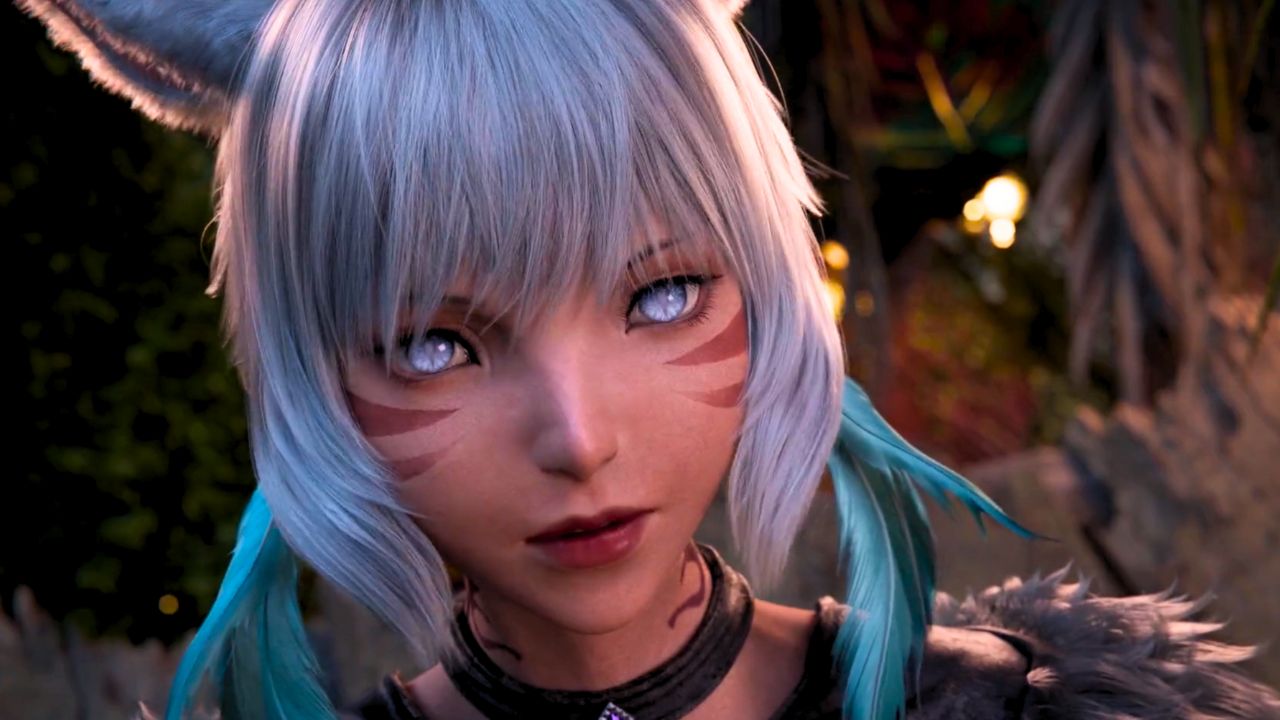 Woman with two colors in her hair and ears staring ahead in Final Fantasy XIV