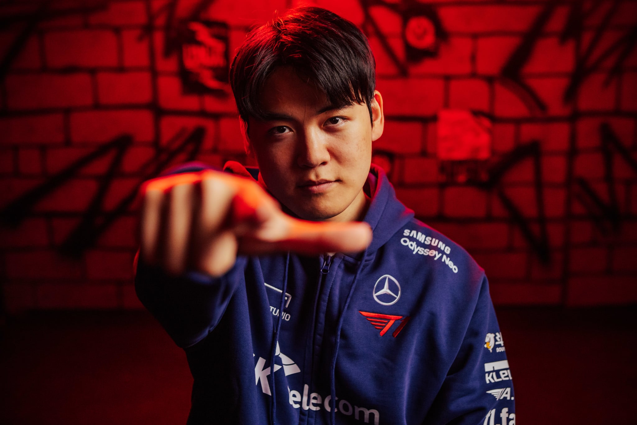 Gumayusi poses for a promo photo at MSI 2023.