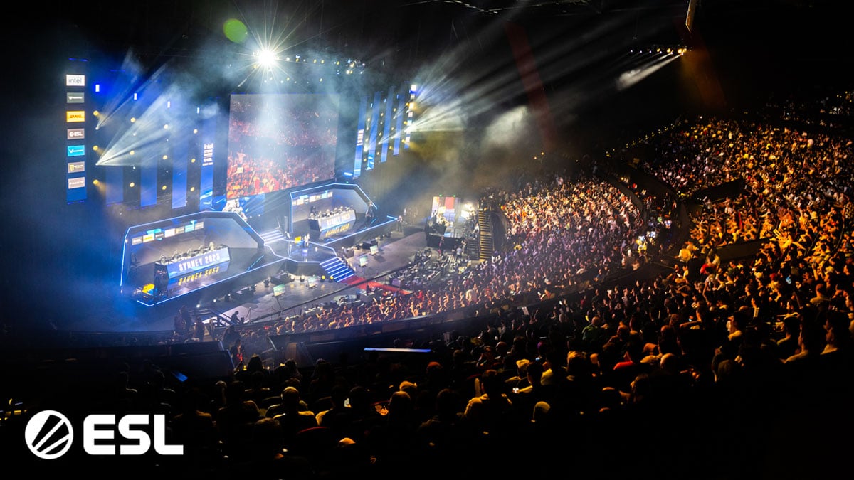 A crowd in a theater cheer at IEM Sydney 2023 as two teams play Counter-Strike.