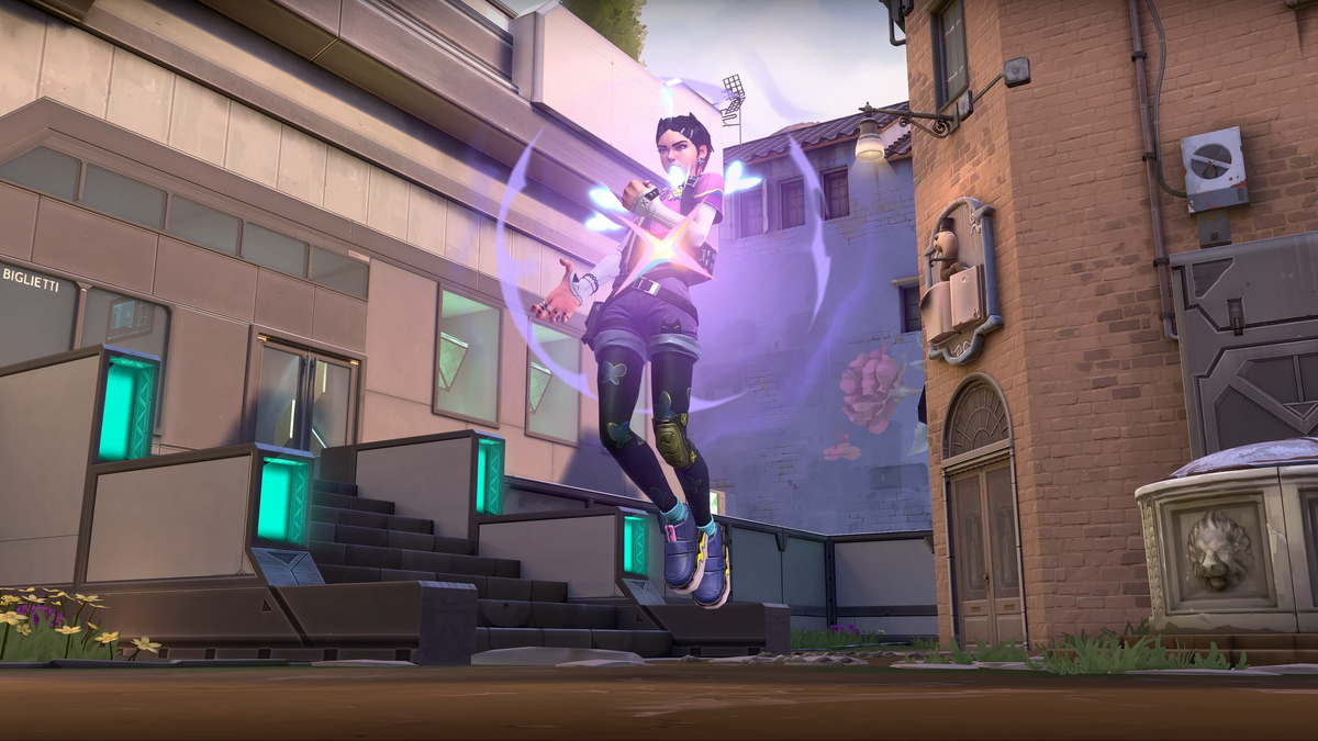 Clove resurrects herself in VALORANT