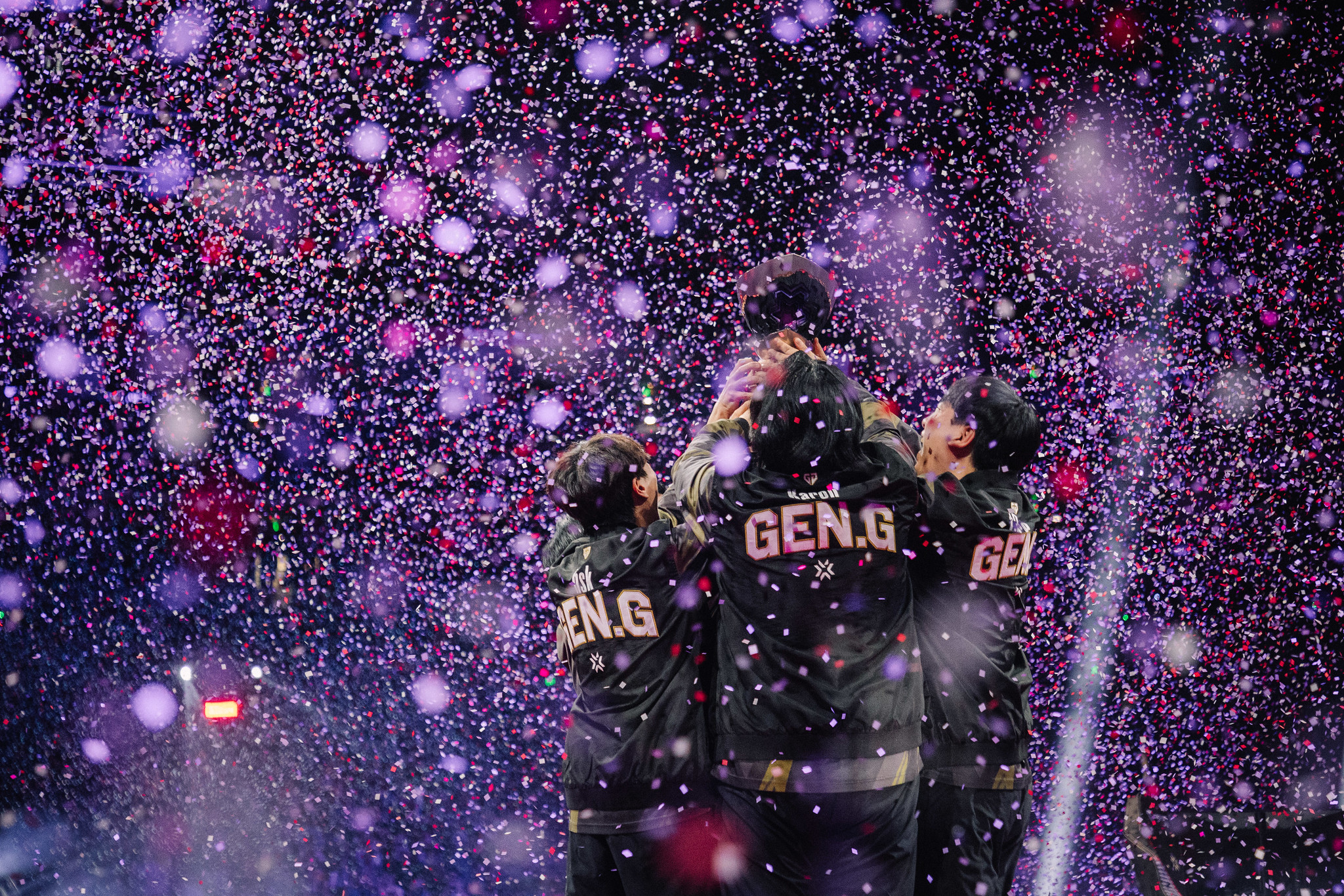 Gen.G Esports lift the trophy after victory during the VALORANT Masters Shanghai Grand Finals. Photo by David Lee/Riot Games.