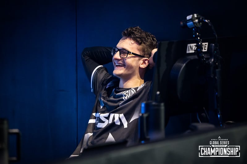 A photo of Verhulst smiling with his hands behind his head