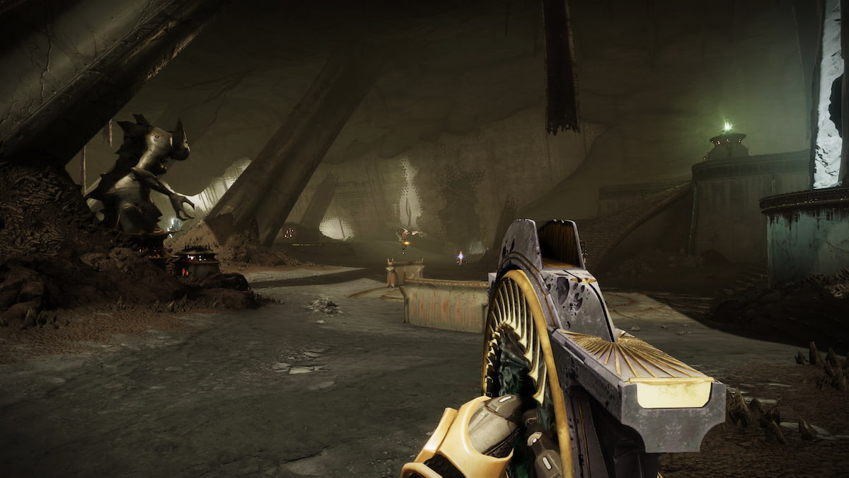 A guardian holds the Barrow-Dyad SMG in the Trenchway, facing the inner part of the area.
