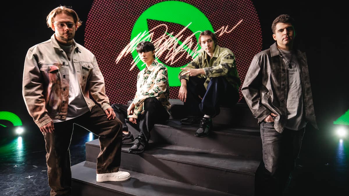 Picture showing all the main players of the FlyQuest squad in LTA North.