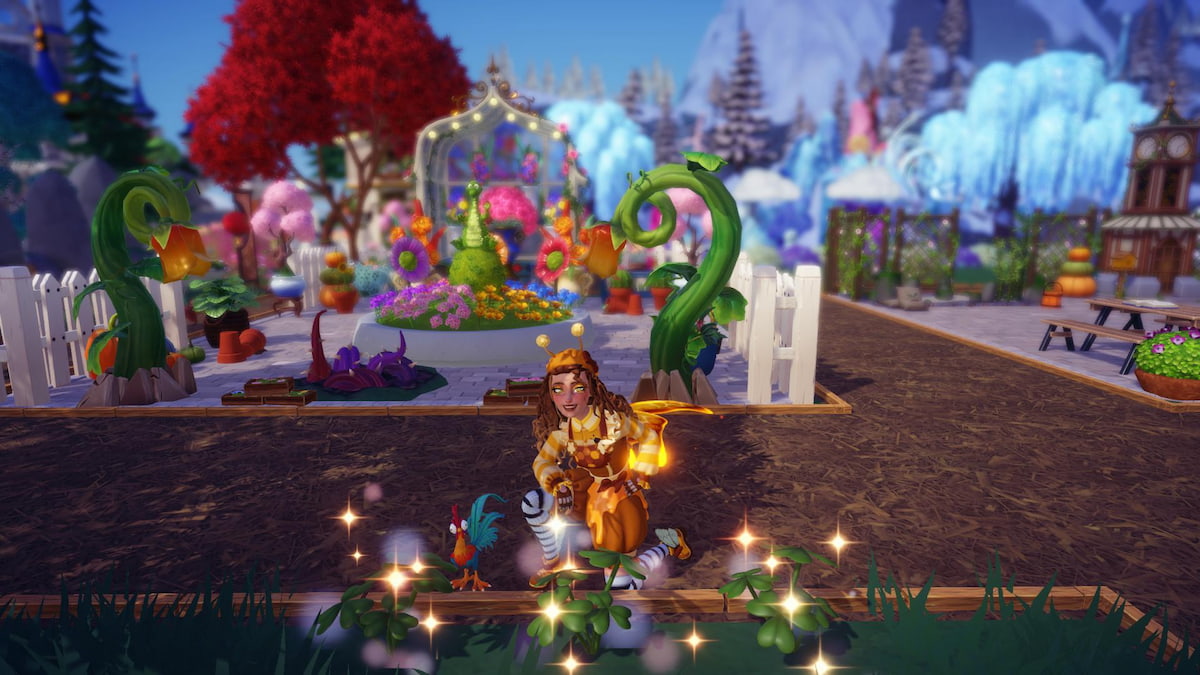 A player wearing a yellow bee costume kneeling next to heihei and three Three-Leaf Clovers in Disney Dreamlight Valley.