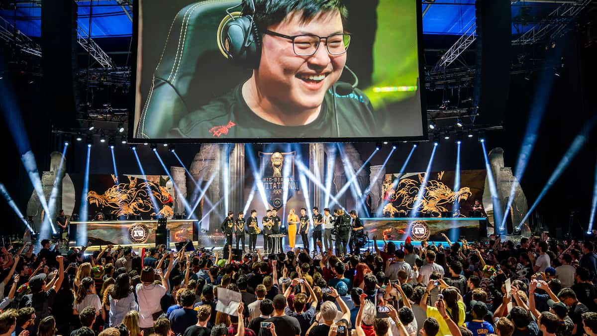 Picture showing Uzi on the screen in League-of Legends MSI 2018.