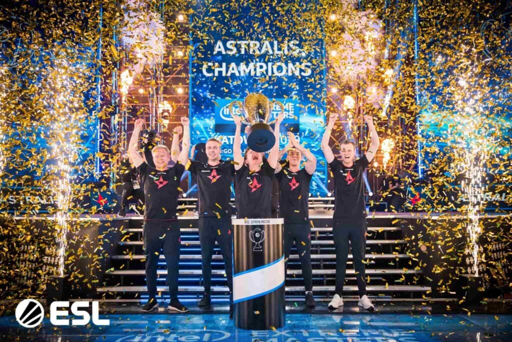 Dupreeh lifts the trophy while his Astralis teammates celebrate at the IEM Katowice Major 2019.