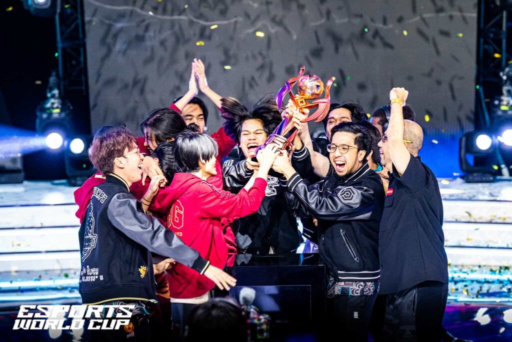 Selangor Red Giants lift the trophy after winning MSC 2024 at Esports World Cup.