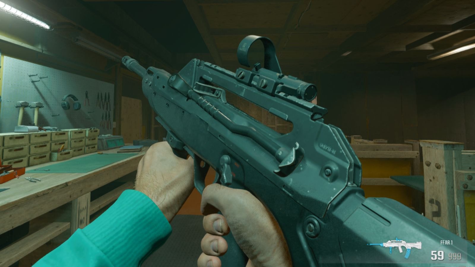 Inspecting the FFAR 1 loadout on Firing Range in Warzone.