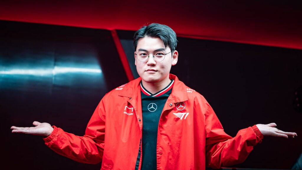 Picture showing Gumayusi in T1 jersey at LCK 2025.