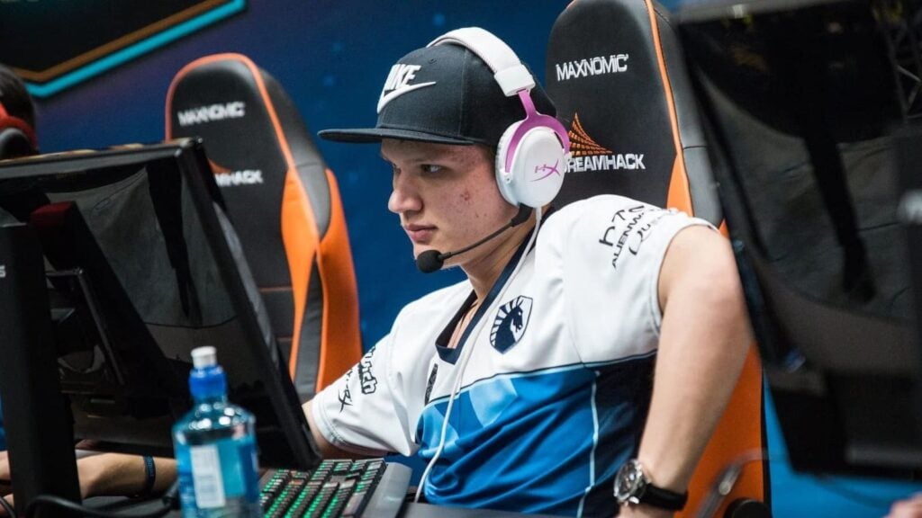 S1mple playing for Team Liquid during a tournament organized by DreamHack.