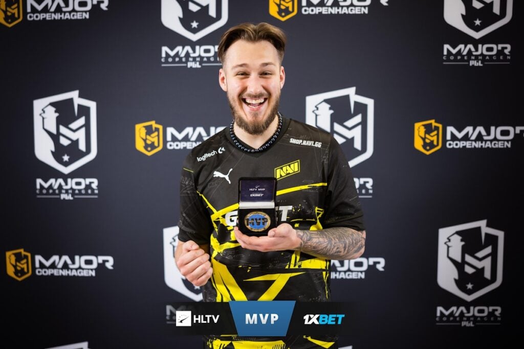 NAVI jL holding his MVP medal from the PGL Copenhagen Major 2024.