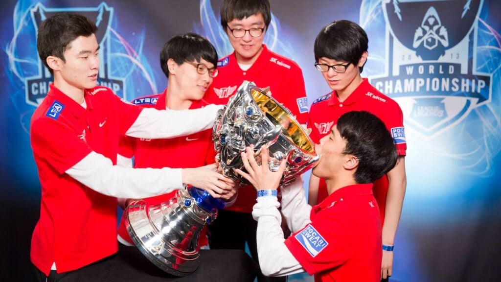 Picture showing the first T1 Worlds victory with players like Faker and Impact.
