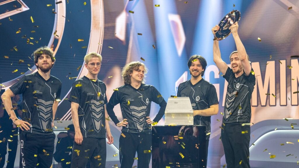 Photo of Gaimin Gladiators' Dota 2 roster.