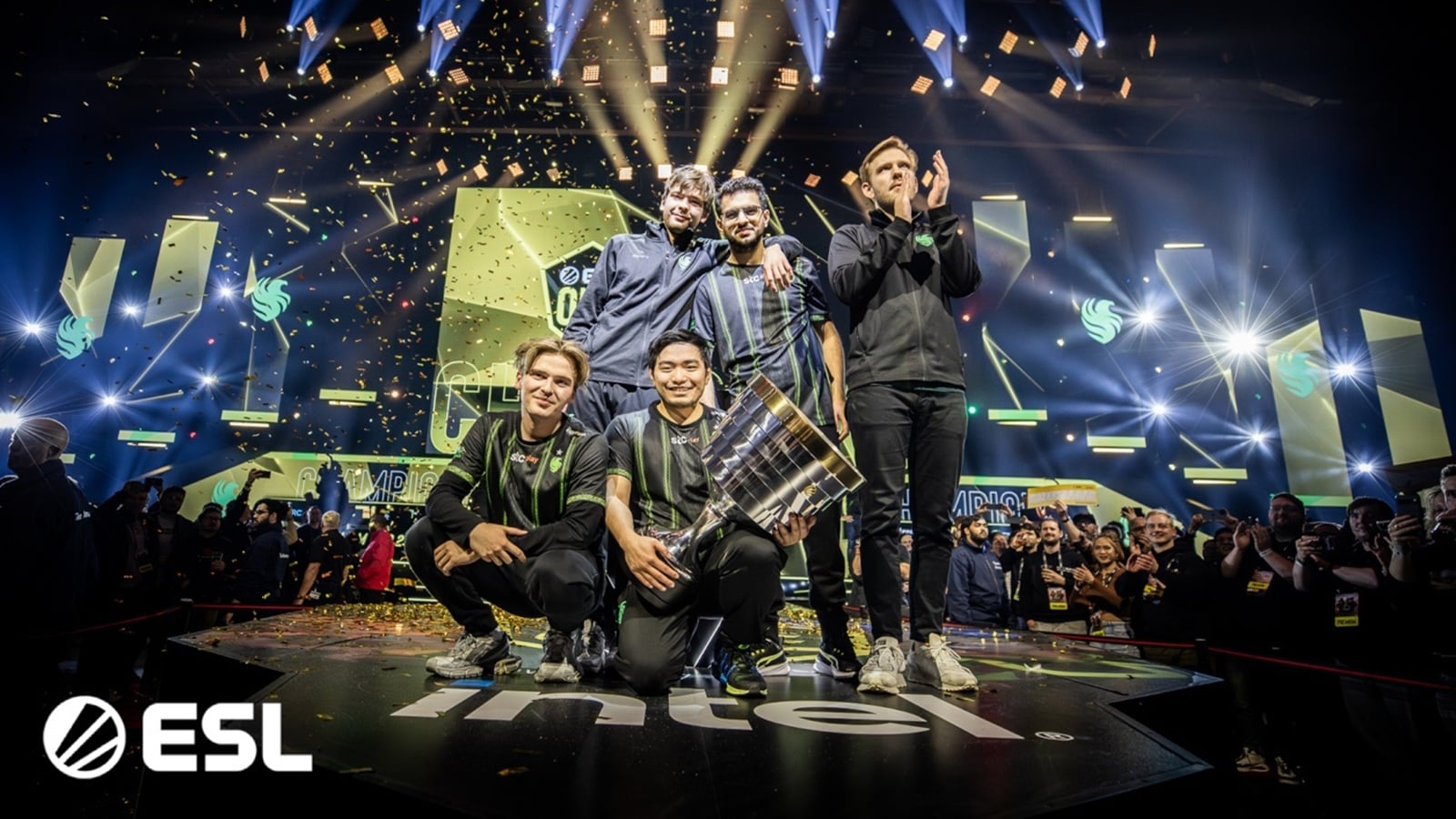 Photo of Team Falcons' Dota 2 roster.