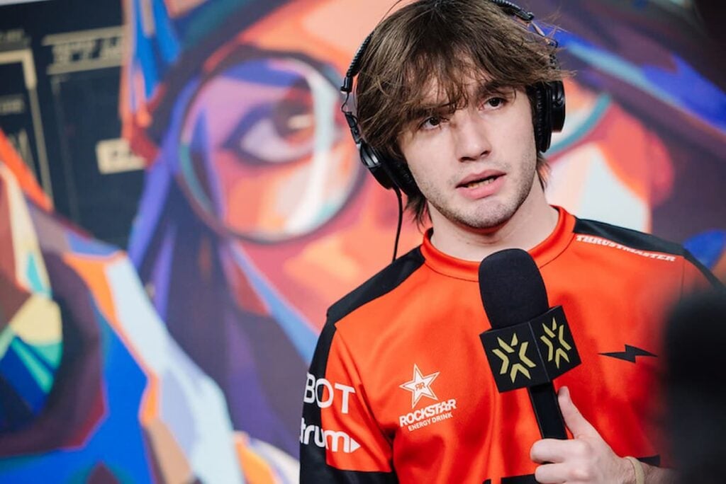 PARÍS, FRANCIA - Skuba de NRG es entrevistado después de avanzar a la final superior en la Etapa 4 de los Playoffs de VALORANT Champions Paris en Les Arènes de Grand Paris Sud el 28 de septiembre de 2025 en París, Francia
