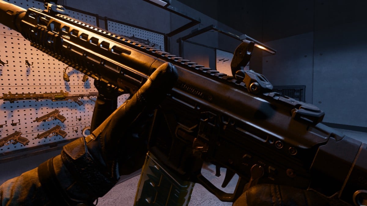 Inspeccionando el M15 Mod 0 en el campo de tiro de Black Ops 7