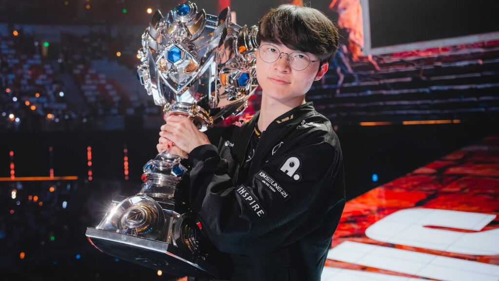 Faker of T1 lifts the trophy onstage after being crowned champions at League of Legends Worlds 2025 Finals on November 08, 2025 in Chengdu, China.