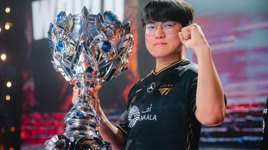 Gumayusi of T1 lifts the trophy onstage after being crowned champions at League of Legends Worlds 2025 Finals on November 08, 2025 in Chengdu, China.