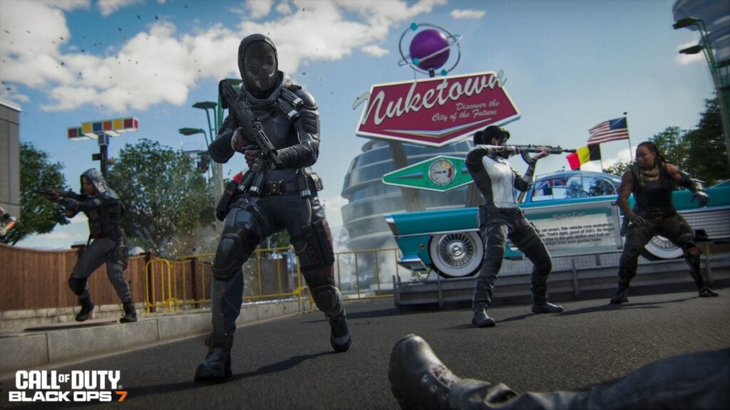 Operadores luchando en Nuketown 2025 en Black Ops 7