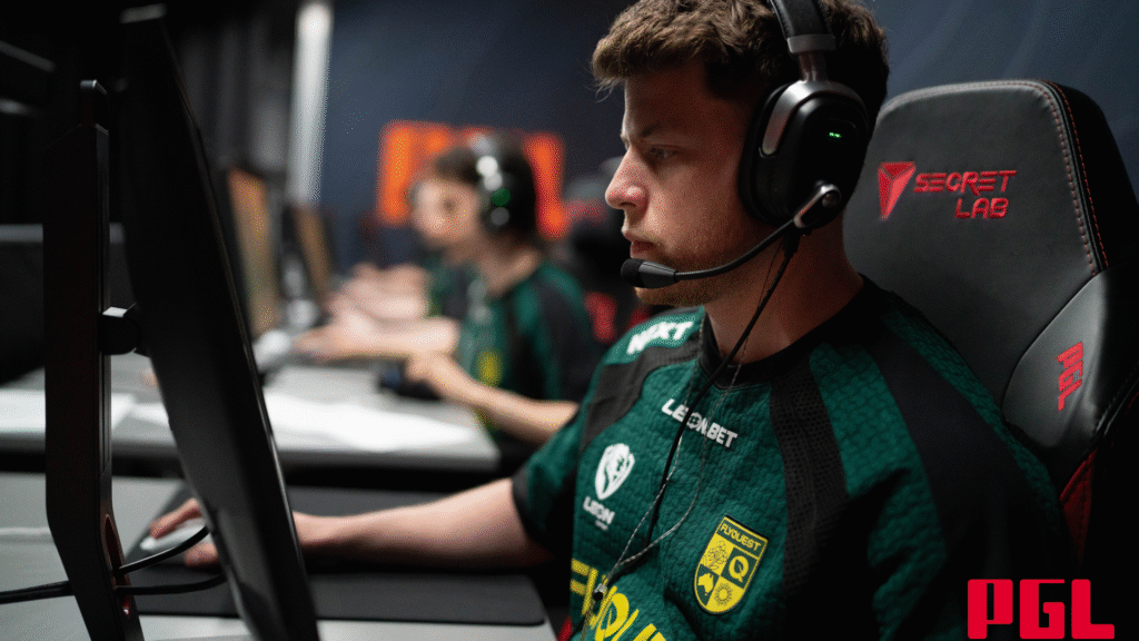 JKS and FlyQuest playing on LAN