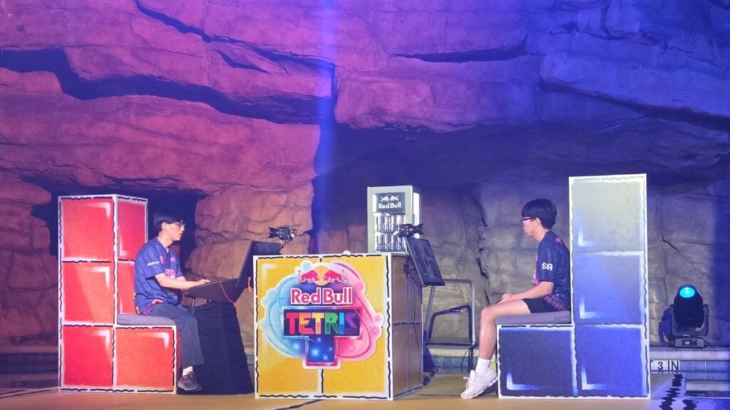 Coldless and Sodium competing at the Red Bull Tetris U.S. National Final