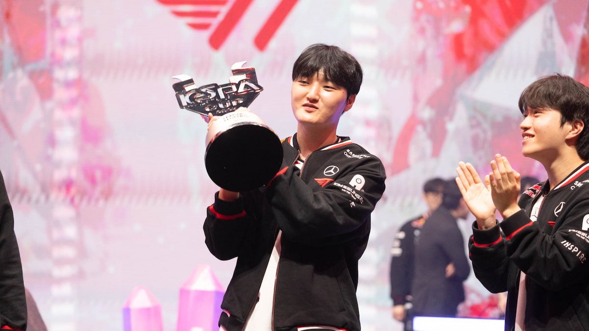 Picture showing Peyz lifting the KeSPA trophy 2025.