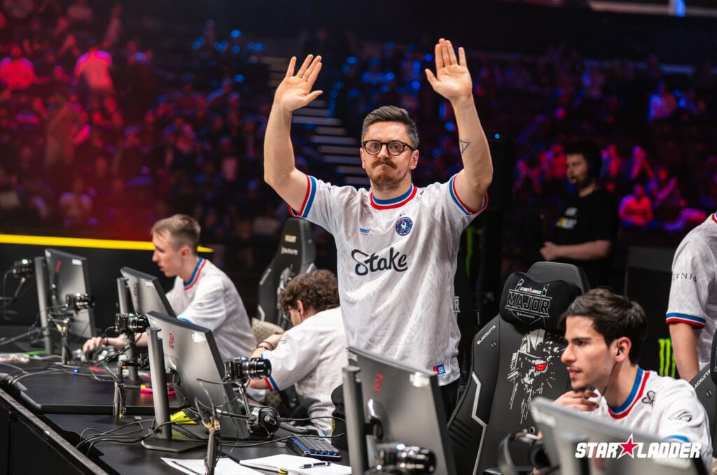 The boos of the crowd didn't affect apEX and co.