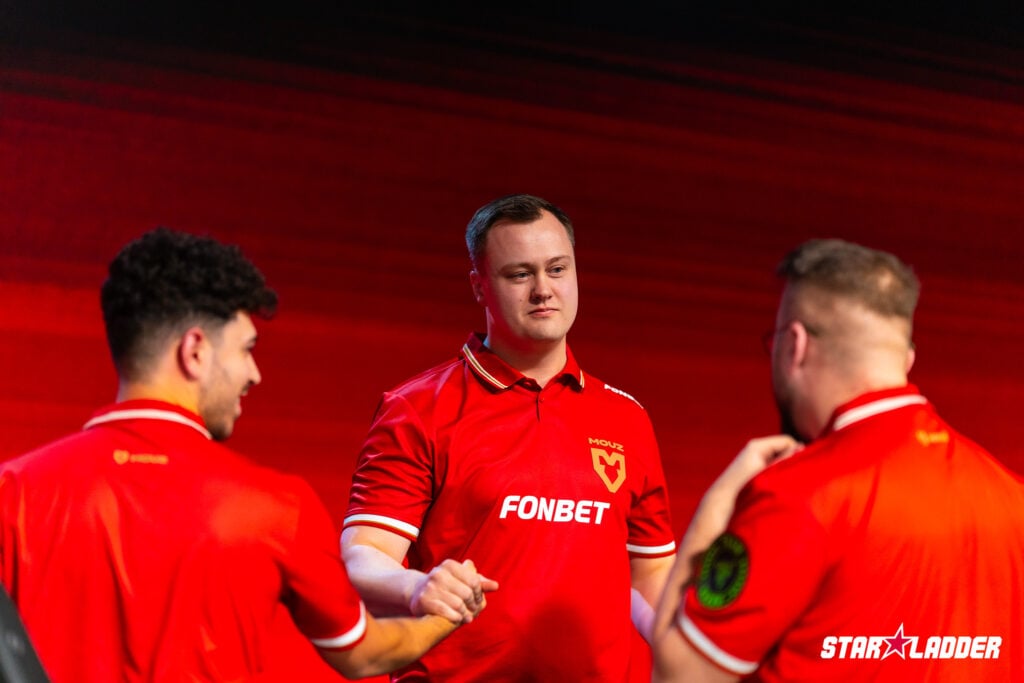 sycrone coaches MOUZ at the StarLadder Budapest Major