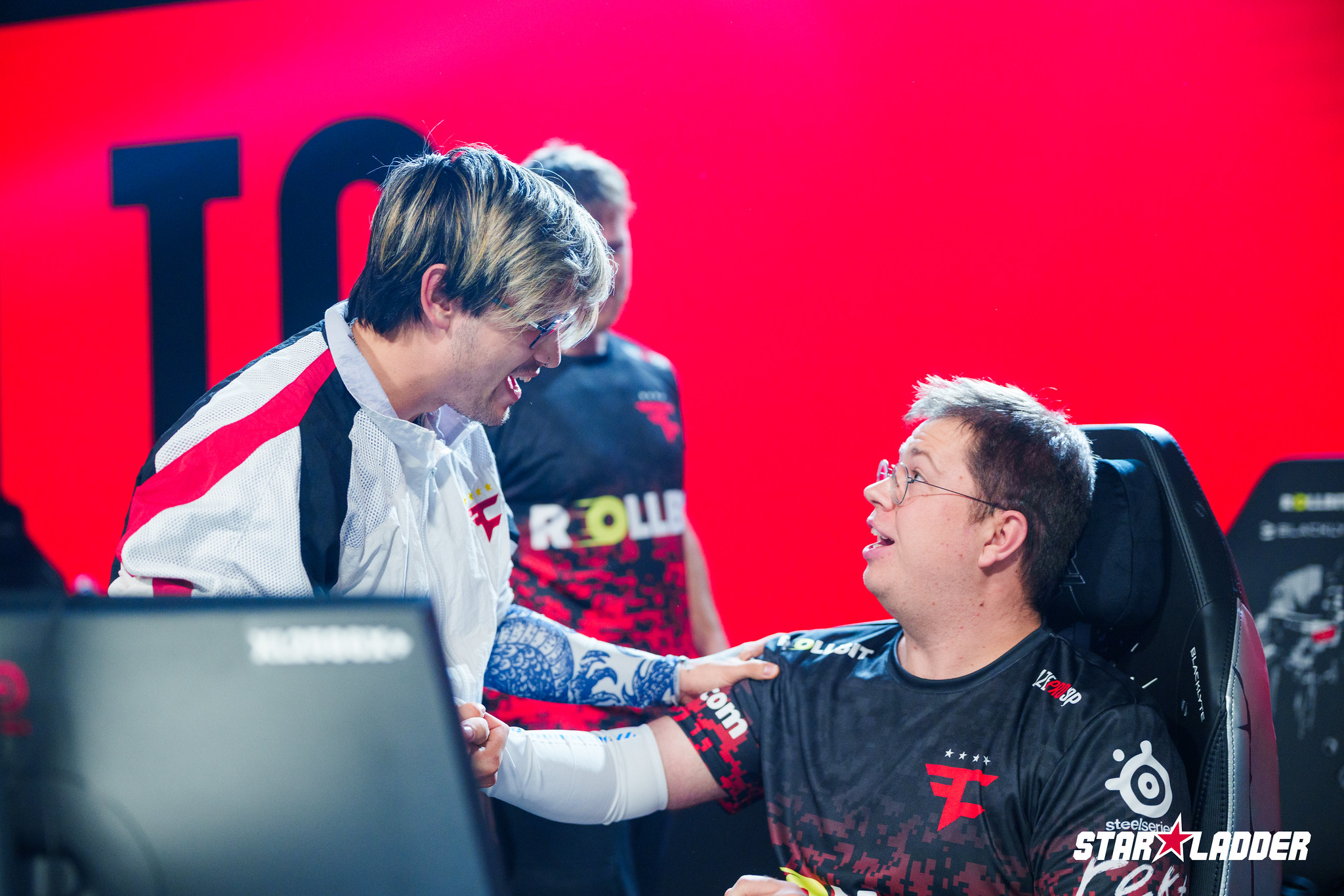 Twistzz and karrigan celebrate a win