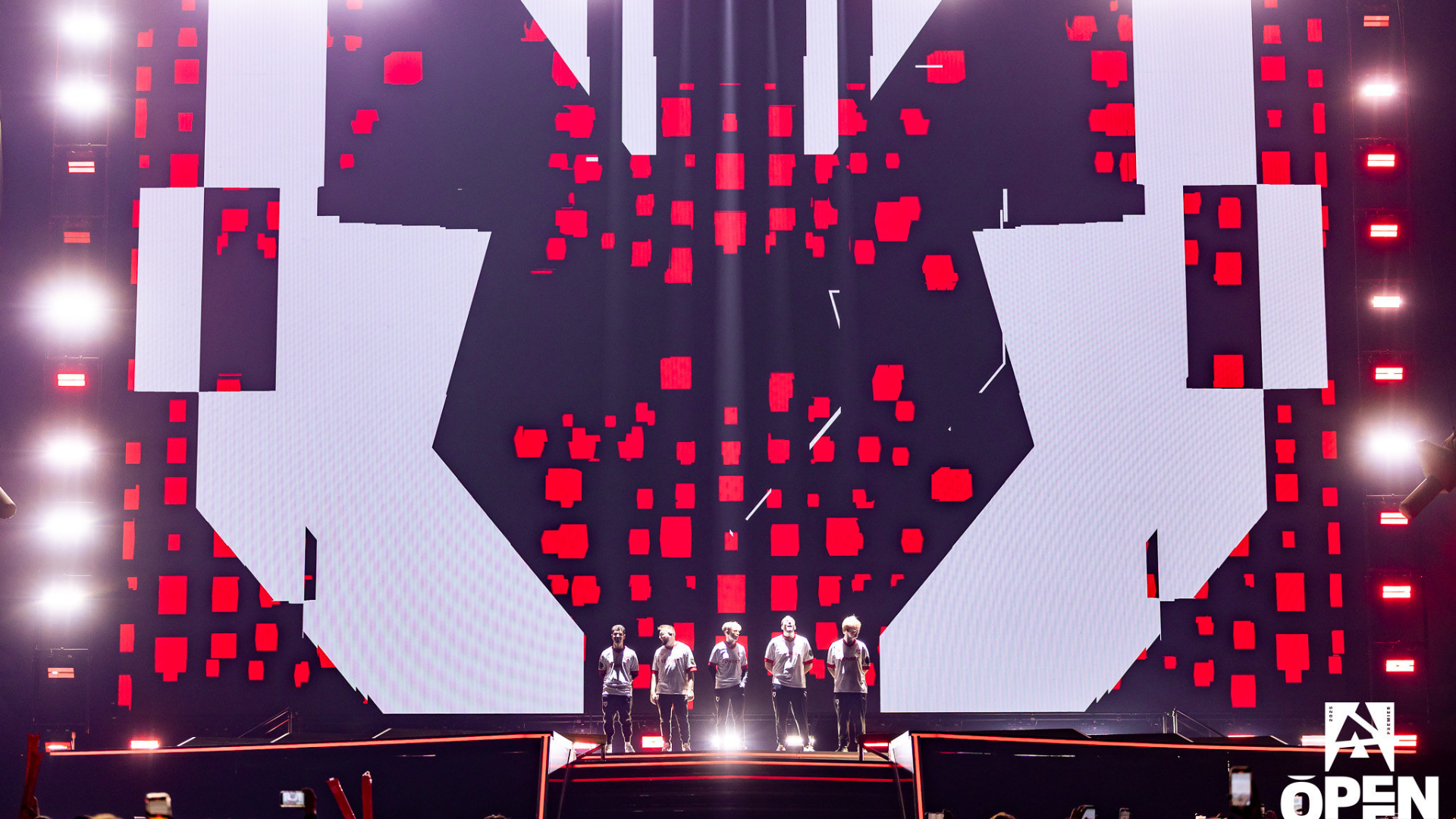 MOUZ head to the top four